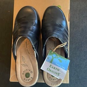 Earth Origins Black NWT Ginger Clog